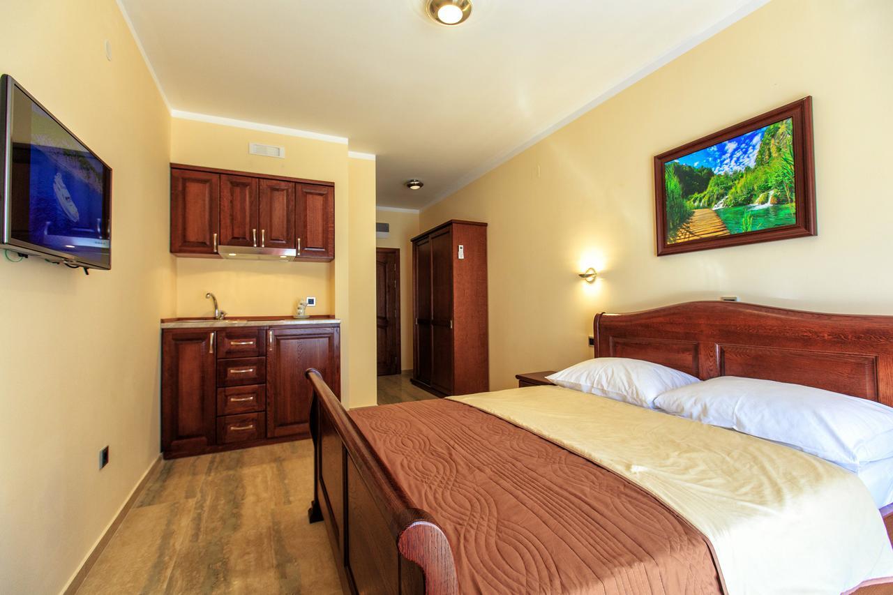 Compass Aparthotel Dobra Voda Exterior photo